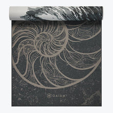 Load image into Gallery viewer, Reversible Spiral Motion Yoga Mat (6mm)
